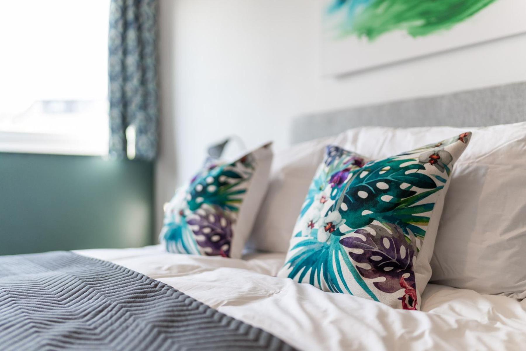 The Kingsway- 2 Bedroom Central Swansea Apartments By Stayright Zewnętrze zdjęcie