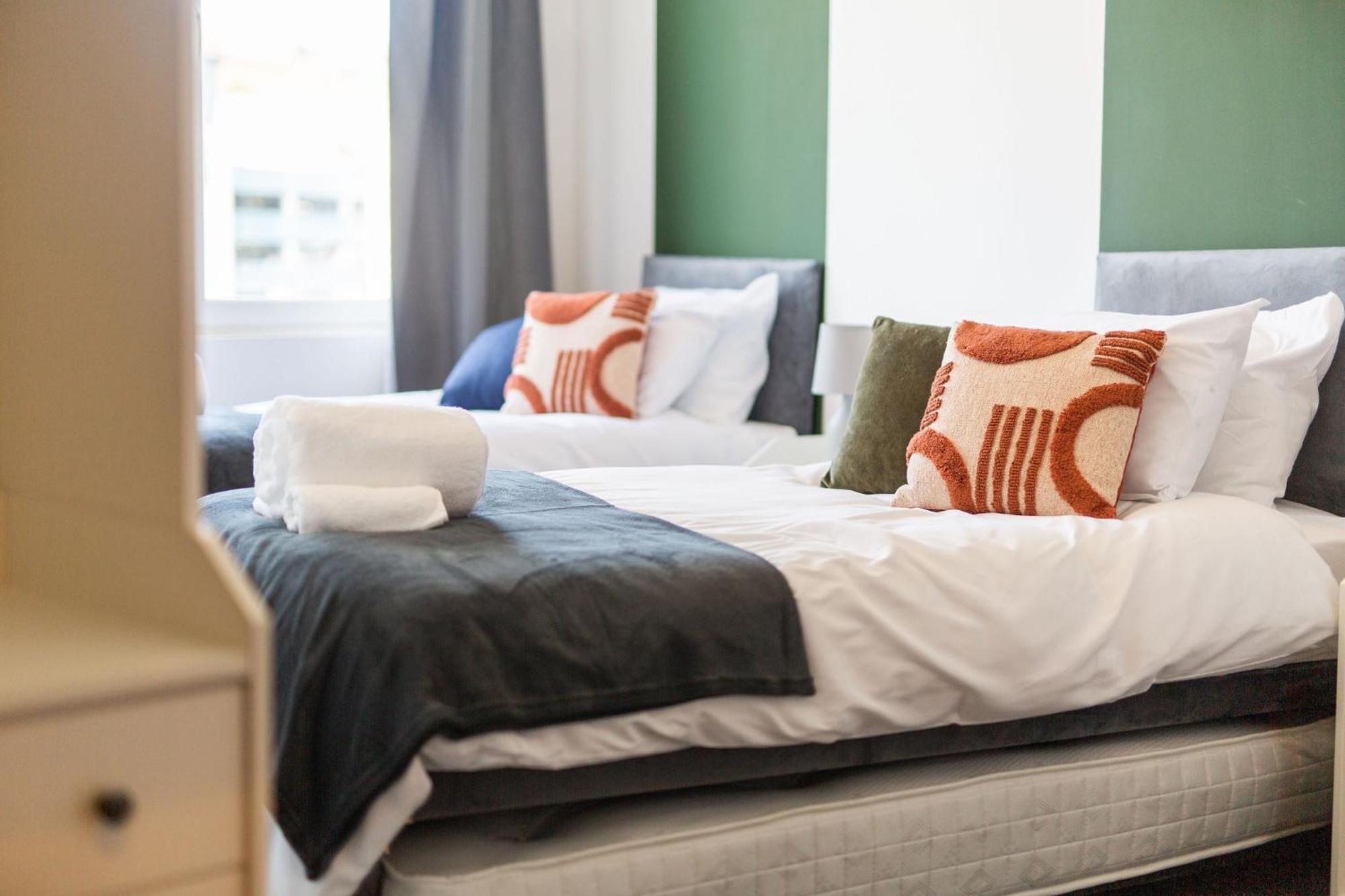 The Kingsway- 2 Bedroom Central Swansea Apartments By Stayright Zewnętrze zdjęcie
